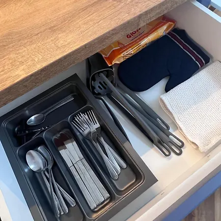 Brand New Modern In דירה *