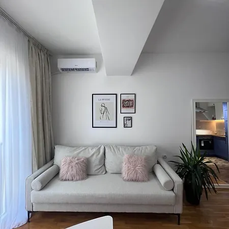 Brand New Modern In דירה סקופיה