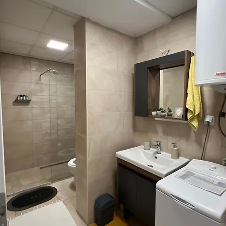 Brand New Modern In Appartement *